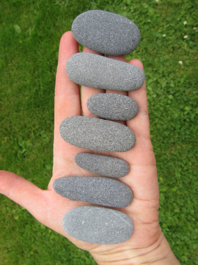 Flat ocean rocks, 30 rock lot. 1 1/2 to 2 1/2 inches approx. flat Long OVAL beach rocks, Great for painting or carving Necklace Pendants.